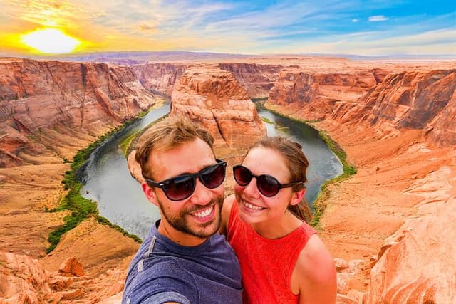 Lower Antelope Canyon and Horseshoe Bend Day Tour with Lunch
