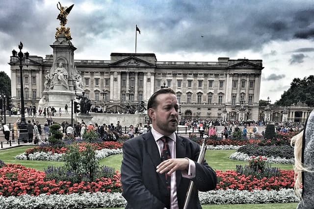 London Royal Landmarks Walking Tour