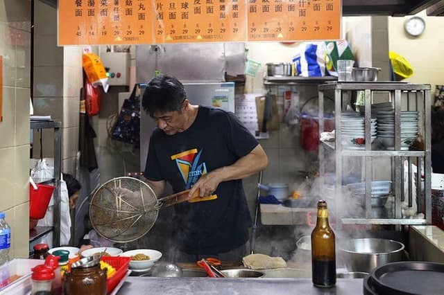 Macau: Private Historic City Tour with Local Food Tasting Tour