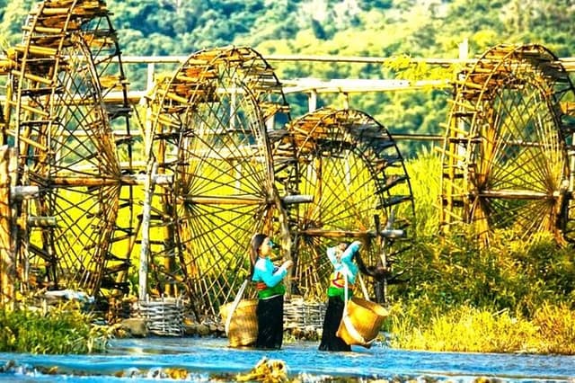 From Pu Luong: Trekking Village, Rafting, Swimming, Lunch on Raft