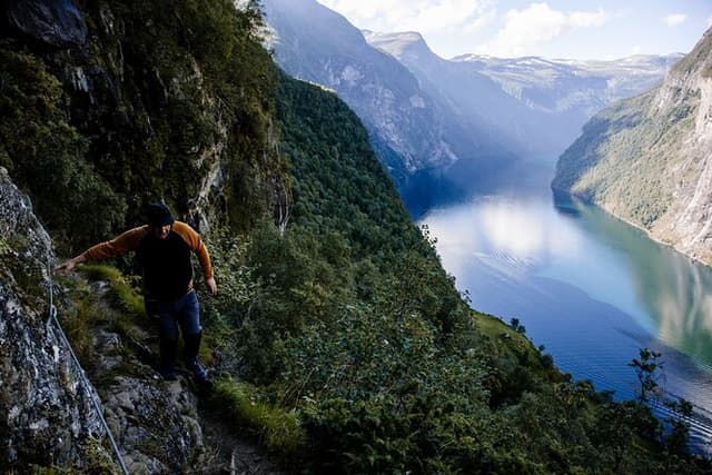 Skageflå Hike and RIB Adventure from Geiranger