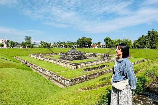 Yogyakarta Hidden Temples with Multilingual Guide