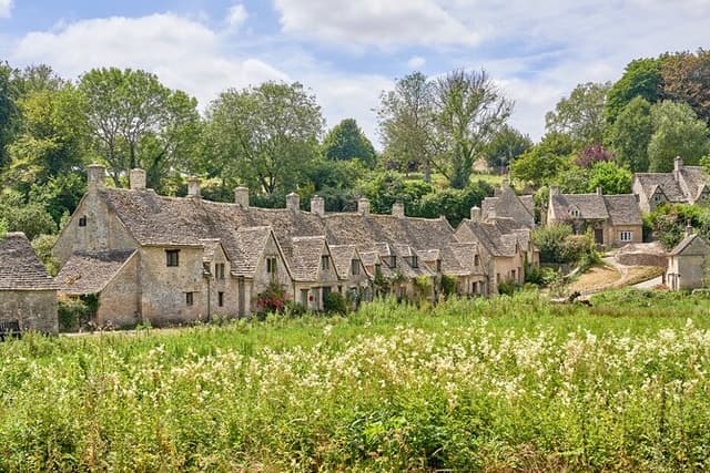 Pivate Tour of The Cotswolds and Clarksons Farm