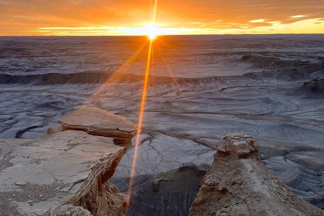 Moonscape Overlook and Bentonite Hills Half Day Private Tour