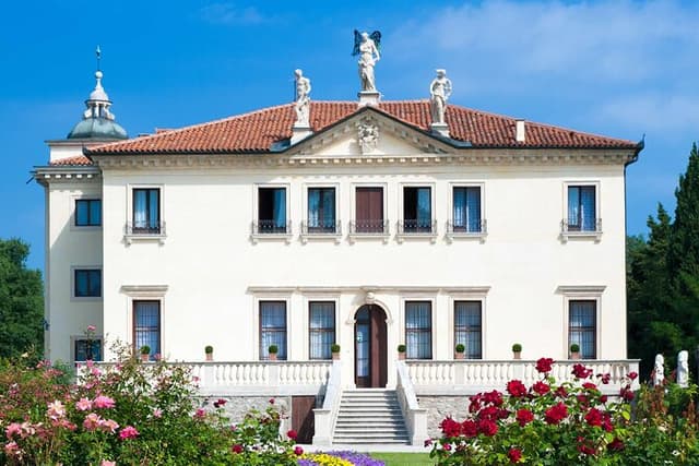 Guided tour among the Tiepolo frescoes at Villa Valmarana