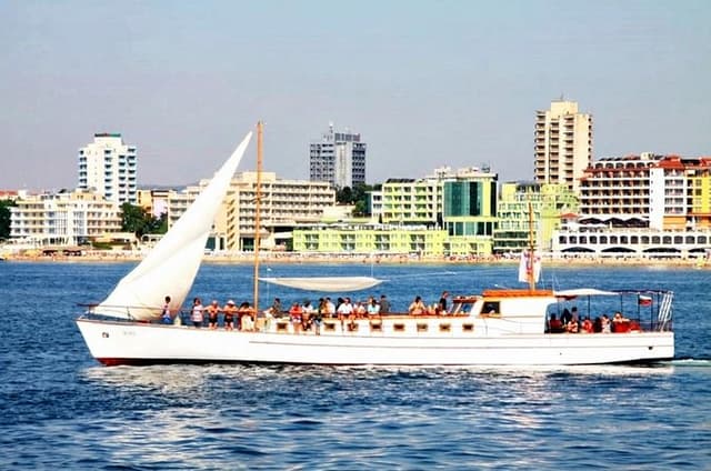 4-hour Boat Trip with Fishing, Lunch and Unlimited Drinks in Nessebar