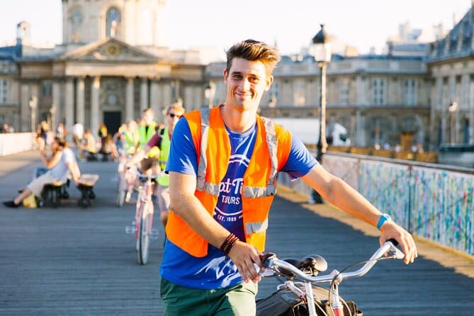 Illuminated Paris: The Ultimate Nighttime Cycling Tour