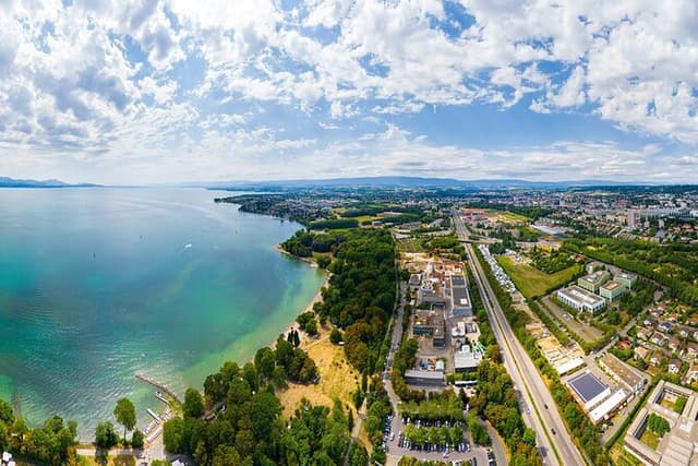 Private Day Trip from Geneva to Lausanne and Lavaux Vineyards