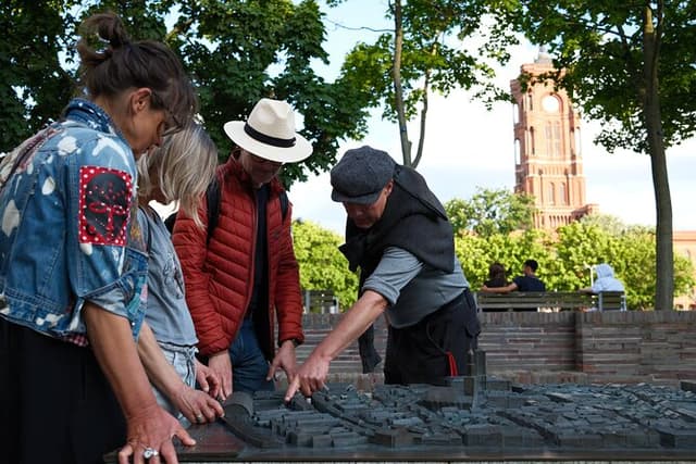 Tour Altstadt Berlin Express : Unpacked in 60 min.