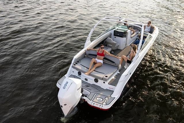 Private Boat Tour to Antibes & Billionaire Bay – Relax & Snorkel