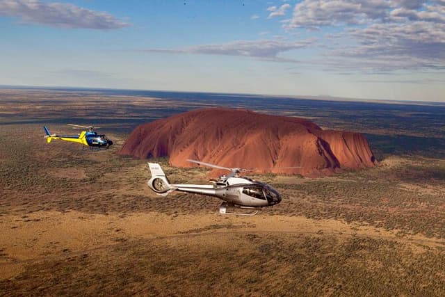 15-Minute Uluru & Resort Postcard Helicopter Flight