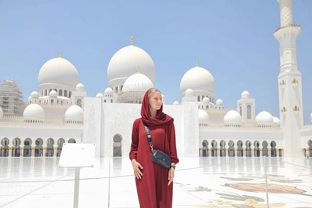 Abu Dhabi Private Layover Stopover City Tour with Flexible Timing