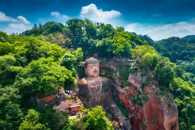 Chengdu in One Day from Jinan by Air: Leshan Giant Buddha, Pandas and More