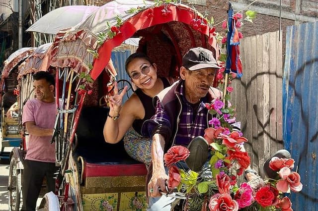 Kathmandu Food & Drink and Shopping Rickshaw Tour