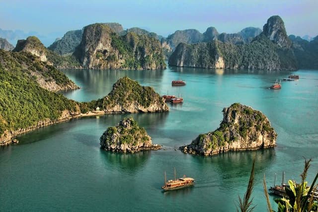 Bai Tu Long Bay Private Cruise and Kayak