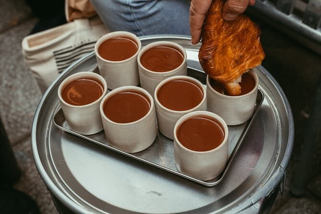 Paris Food Tour in the Morning: Croissants, Baguettes & Chocolate