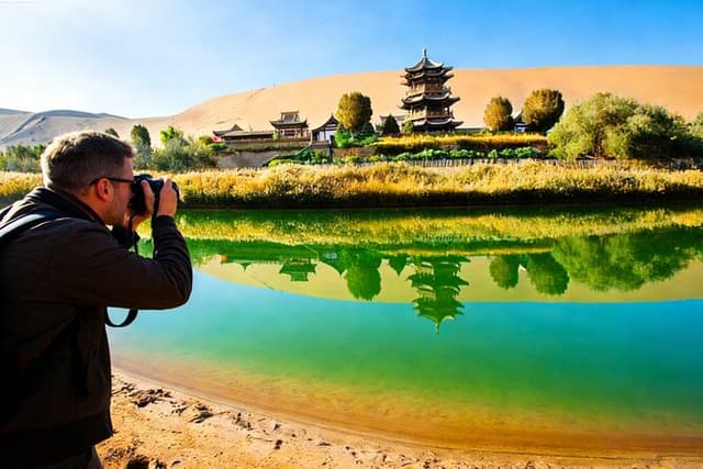 Dunhuang Private Day Tour: Mogao Grottoes,Singing Dunes and Crescent Moon Spring