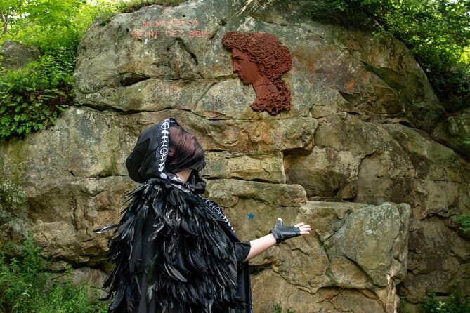 Best Fontainebleau Scavenger Hunt & Local Adventure