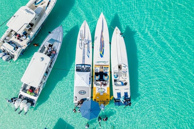 Bahamas Poker Run Helicopter Guided Powerboat Beach Experience