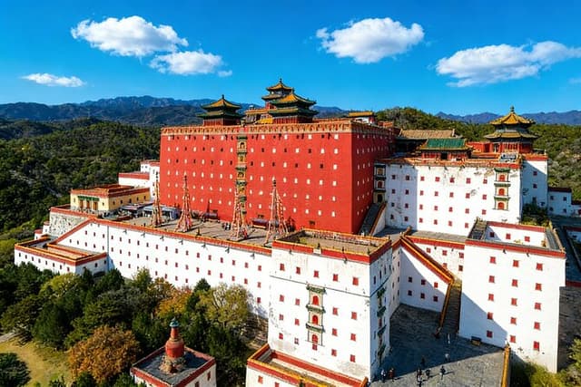 Private Day Trip to Chengde Summer Resort and Eight Outer Temples from Beijing