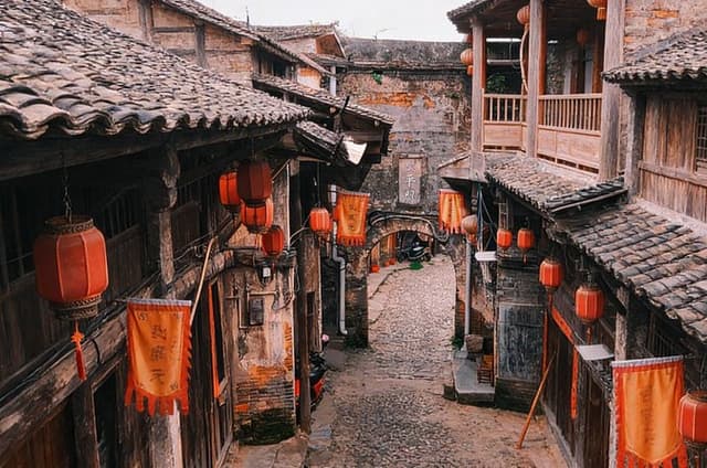 Guilin Private Day Tour to Reed Flute Cave,Elephant Trunk Hill and Daxu Old Town