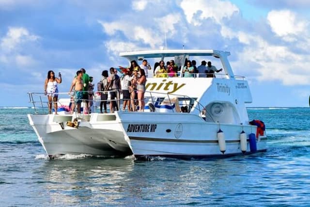 Hip Hop Adult Only Party Boat with Unlimited drinks & Sandba stop