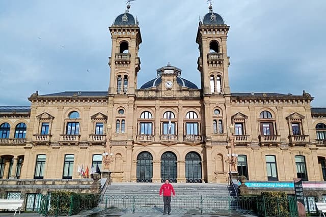 History and Highlights Walking Tour in San Sebastian, Small Group