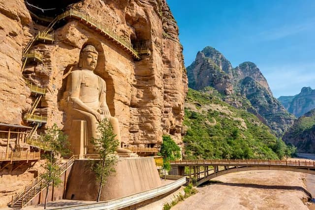 Lanzhou Private Day Tour to Liujia Gorge and Binglingsi Grottoes