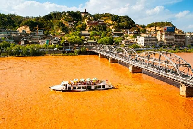 Private Lanzhou City Highlights Tour with Lunch and Yellow River Cruise