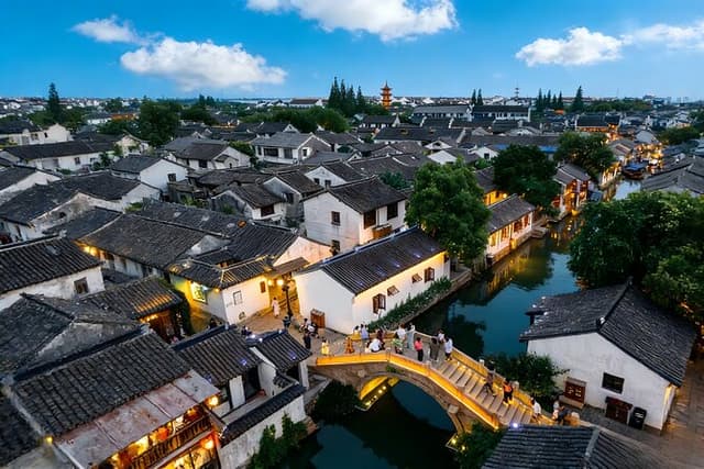 Suzhou: Classical Gardens + Tongli/Zhouzhuang Ancient Water Towns