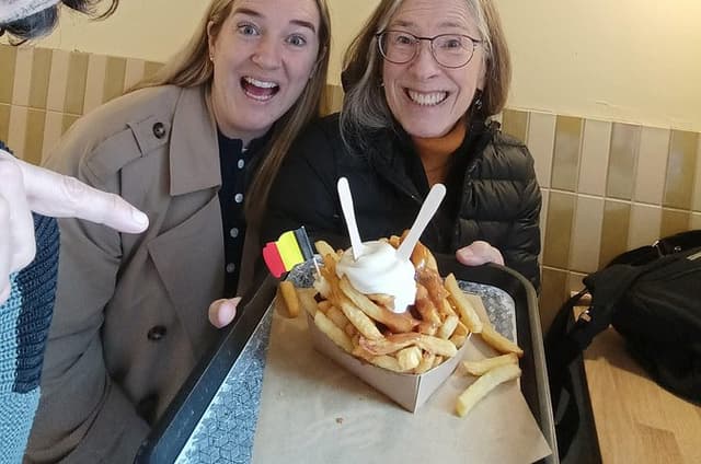 Bruges Food Tour : Beer, Chocolate, Waffles & Fries in German