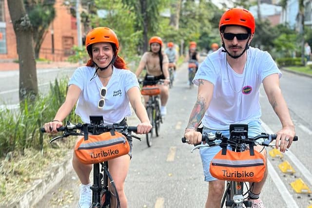 Medellín Essential: history & local life on E-bike