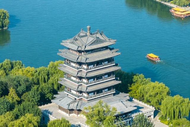 Private Jinan City Day Tour with Boat Cruise, Tea Break and Lunch