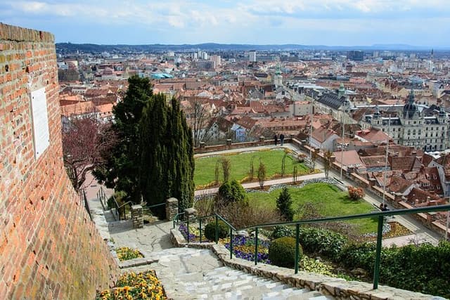 Strolling Graz: Medieval Lanes, Baroque Splendor & Modern Marvels