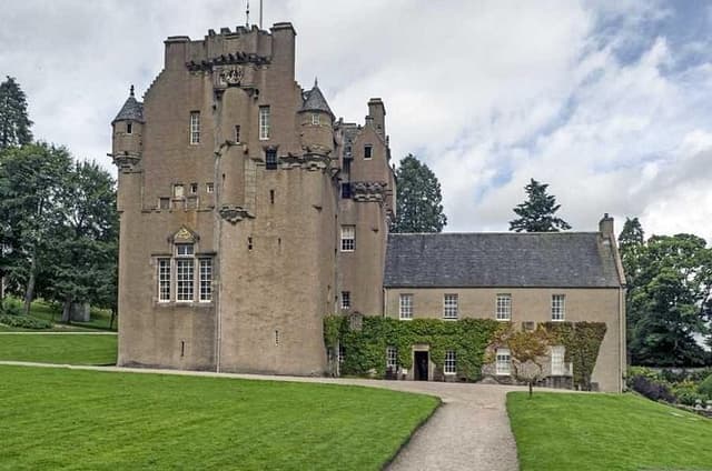 Aberdeen Half Day: Crathes Castle & Highland Boundary Geology