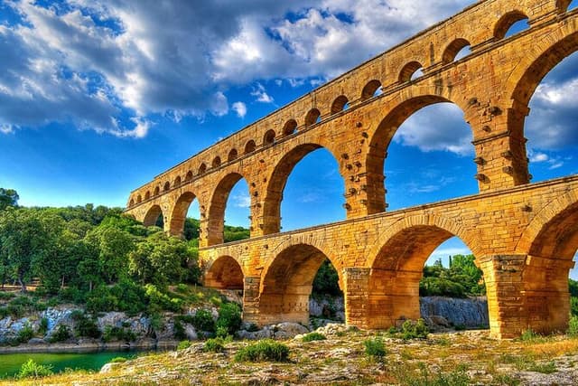 Pont du Gard, Avignon and Châteauneuf-du-Pape on a private day