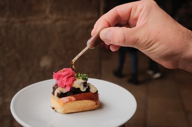 Bilbao Authentic Food Tour with 9 Pintxos and Local Drinks