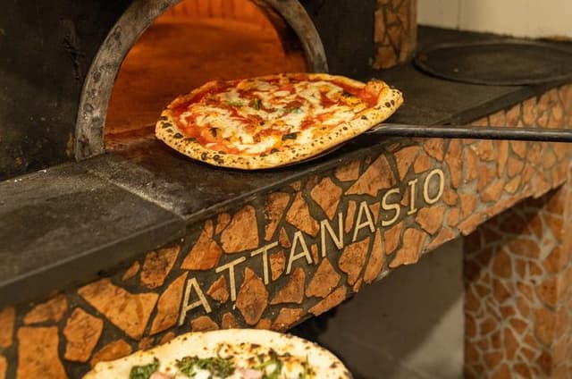 Naples Pizza & Drinks Tour: A Slice of Naples with Eating Europe
