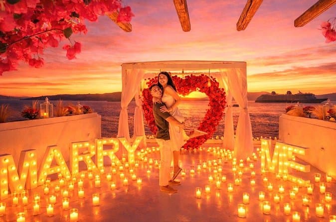 Romantic Proposals in Santorini: Compare Top Tours