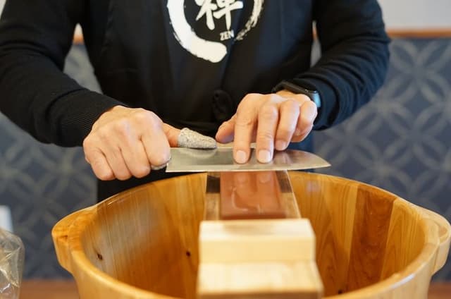 Tokyo: Japanese Knife Craft & Sharpening Workshop in Asakusa