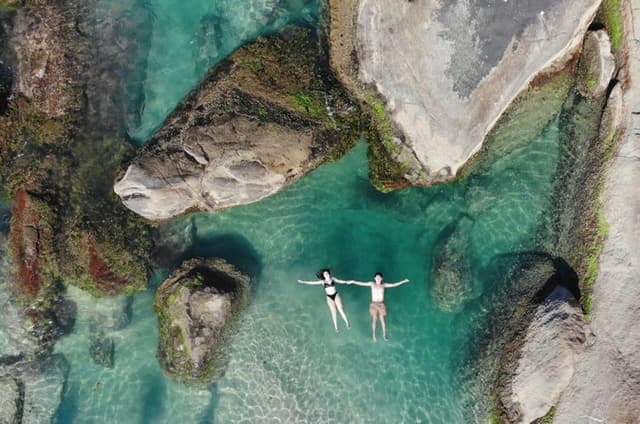 Secret Rio: Sunrise, Hidden Natural pool & Wild Beaches Tour
