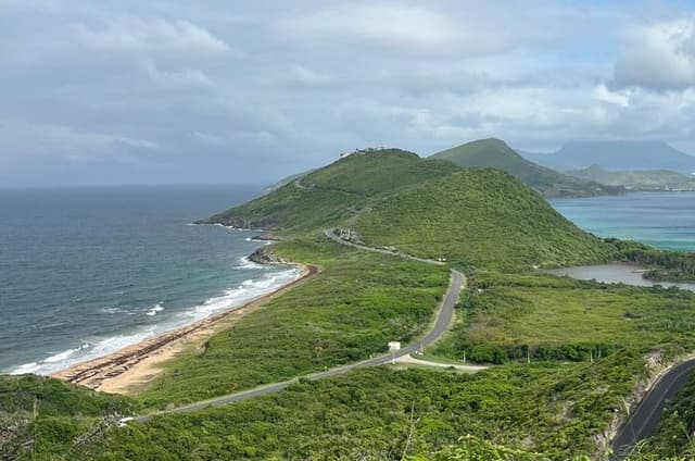 St kitts to Nevis-Liamuiga To Qualie