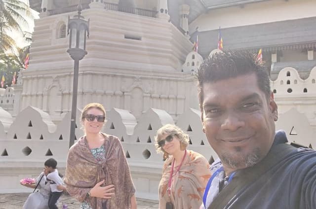 Private & Customizable Kandy City Tour with Local Driver-Guide