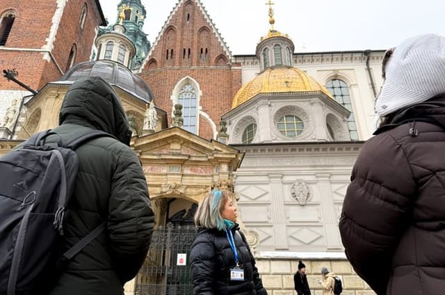 Wawel Castle, Cathedral, & Rynek Underground Tour with Lunch