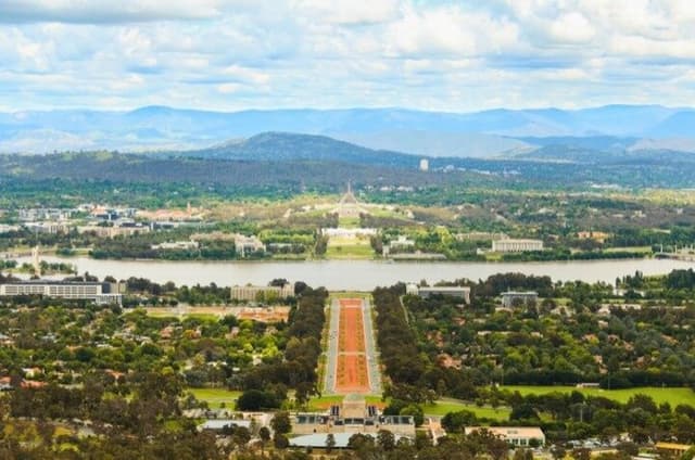 Canberra City Highlights Self Guided Walking Tour