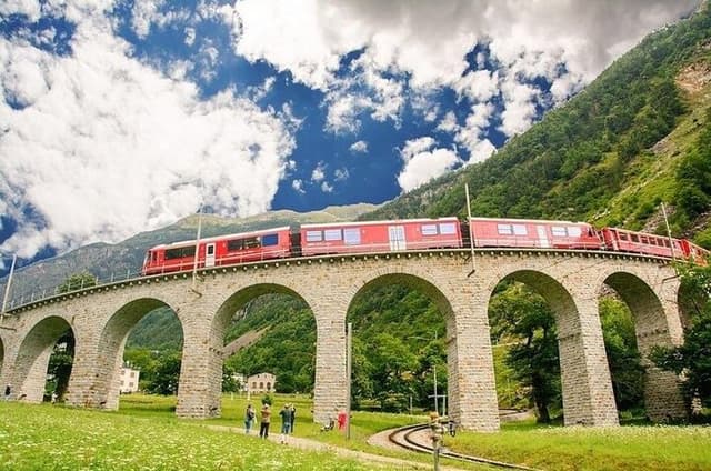 Bernina Red Train & Wine Tasting
