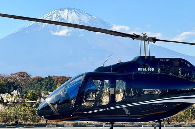 Gotemba Outlet : Mt.Fuji Helicopter Scenic Flight (15-min)