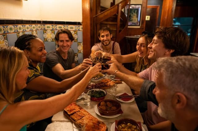 Barcelona Gothic Quarter VIP Tapas and Wine Tour
