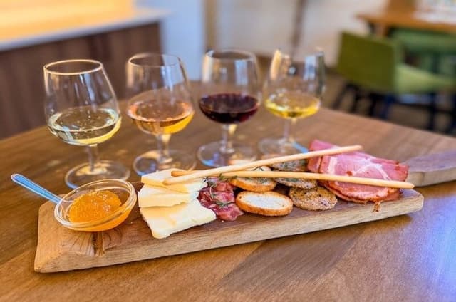 Niagara-On-The-Lake Guided Wine and Charcuterie Full-Day Tour