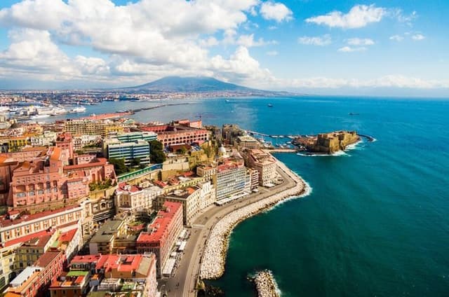 Pompeii and Naples From Rome: Private Full-Day Tour with Lunch